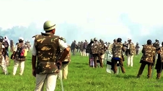 Police try to disperse protestors during an agitation against an eviction drive, in Darrang district.(Pitamber Newar) Police try to disperse protestors during an agitation against an eviction drive, in Darrang district.(Pitamber Newar)