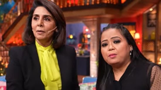 Neetu Kapoor with Bharti Singh on the sets of The Kapil Sharma Show.