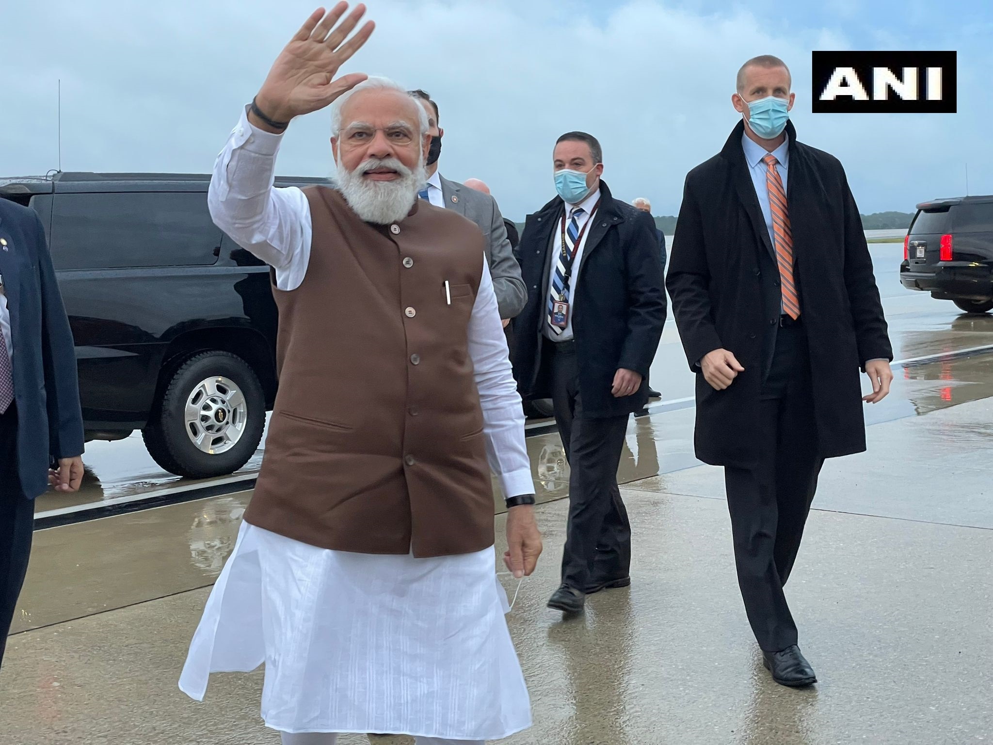 Modi arrives in the US, gets a warm welcome in the rain - ​Modi arrives for  3-day visit