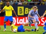 FC Barcelona's Frankie de Jong in action with Cadiz's Alvaro Jimenez