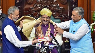 Lok Sabha Speaker Om Birla being felicitated by Karnataka Assembly speaker Vishweshwar Hegde Kageri and Council Chairman Basavaraj Shivalingappa Horatti during his special address to the joint session of the Karnataka Assembly, in Bengaluru on Friday. Congress boycotted the address. (PTI) Lok Sabha Speaker Om Birla being felicitated by Karnataka Assembly speaker Vishweshwar Hegde Kageri and Council Chairman Basavaraj Shivalingappa Horatti during his special address to the joint session of the Karnataka Assembly, in Bengaluru on Friday. Congress boycotted the address. (PTI)