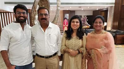 Dr Akshita Gupta, 22, with her family. She cleared the Civil Services Exam in the first go. She wants to become an IAS officer. (HT Photo) Dr Akshita Gupta, 22, with her family. She cleared the Civil Services Exam in the first go. She wants to become an IAS officer. (HT Photo)