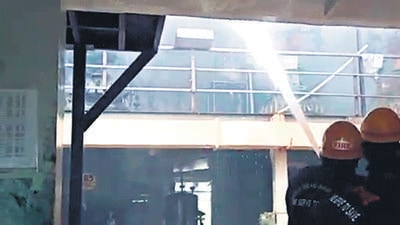 Firefighters douse the fire at the Lake Chemical company after the chemical cylinder explosion in Attibele on Friday. (ANI) Firefighters douse the fire at the Lake Chemical company after the chemical cylinder explosion in Attibele on Friday. (ANI)