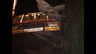The truck that fell in the Kasara ghat nullah. Villagers took more than five hours to pull the body of the driver (HT PHOTO) The truck that fell in the Kasara ghat nullah. Villagers took more than five hours to pull the body of the driver (HT PHOTO)