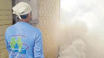 Nearly 2,000 confirmed cases of dengue were reported in Punjab till September 24, say health department officials. The community has a crucial role to play in controlling the outbreak of the disease, says Dr Gagandeep Singh Grover, programme officer for vector-borne diseases, Punjab. (HT photo) Nearly 2,000 confirmed cases of dengue were reported in Punjab till September 24, say health department officials. The community has a crucial role to play in controlling the outbreak of the disease, says Dr Gagandeep Singh Grover, programme officer for vector-borne diseases, Punjab. (HT photo)