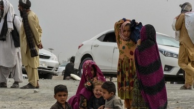 Stranded people wait for the reopening of border crossing point. (AFP) Stranded people wait for the reopening of border crossing point. (AFP)