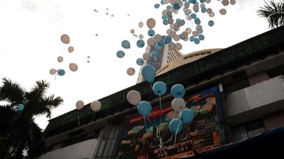 People celebrate as Bombay Stock Exchange (BSE) Sensex crosses 60,000 for the first time, in Mumbai on Friday. (ANI Photo) (Ashish Raje) People celebrate as Bombay Stock Exchange (BSE) Sensex crosses 60,000 for the first time, in Mumbai on Friday. (ANI Photo) (Ashish Raje)