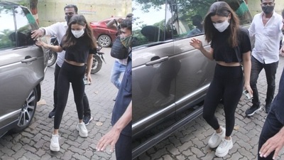 Alia Bhatt was spotted outside Ranbir Kapoor's under construction house. (Varinder Chawla) Alia Bhatt was spotted outside Ranbir Kapoor's under construction house. (Varinder Chawla)