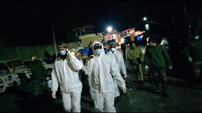 Indian Army personnel with the body found during their expedition to the Gangotri National Park on Thursday night. (HT PHOTO.)
