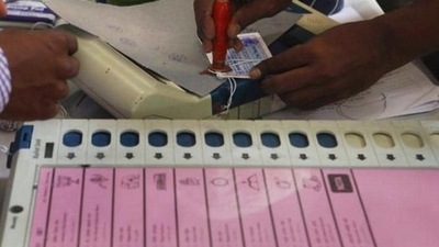 The first phase of the Bihar panchayat election began on Friday as voting for 4,647 posts are being held in 12 blocks spread over 10 districts in the state amid tight security (HT)