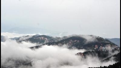 Himachal Pradesh capital Shimla is engulfed in clouds after a day of heavy rain. Nine passengers had a narrow escape after the rail car ferrying them from Kalka to Shimla ran off track due to a landslide near Barog on Thursday. (Deepak Sansta/HT) Himachal Pradesh capital Shimla is engulfed in clouds after a day of heavy rain. Nine passengers had a narrow escape after the rail car ferrying them from Kalka to Shimla ran off track due to a landslide near Barog on Thursday. (Deepak Sansta/HT)