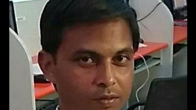 Arindam Das and Prabhat Sinha, chief reporter and cameraman of popular TV channel OTV respectively, were rescued in a serious condition with 4 personnel of ODRAF after the inflatable dinghy they were in capsized in the strong current of water near the pillars of the barrage. (SOURCED.) Arindam Das and Prabhat Sinha, chief reporter and cameraman of popular TV channel OTV respectively, were rescued in a serious condition with 4 personnel of ODRAF after the inflatable dinghy they were in capsized in the strong current of water near the pillars of the barrage. (SOURCED.)