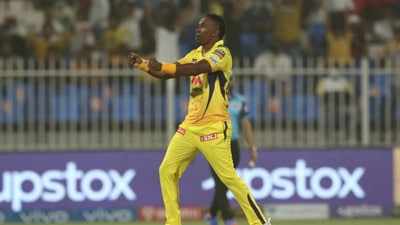 Dwayne Bravo provided CSK the much-needed breakthrough when he dismissed Kohli for 53 in the 14th over. As it turns out, that opened the gates for CSK. Bravo went on to claim Glenn Maxwell and Harshal Patel's wickets as he finished with figures of 3/24 in 4 overs. (BCCI/IPL) Dwayne Bravo provided CSK the much-needed breakthrough when he dismissed Kohli for 53 in the 14th over. As it turns out, that opened the gates for CSK. Bravo went on to claim Glenn Maxwell and Harshal Patel's wickets as he finished with figures of 3/24 in 4 overs. (BCCI/IPL)