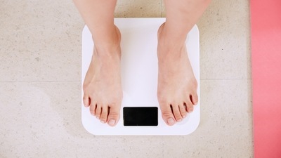 Aids in digestion and weight loss: It stimulates digestion, prevents constipation, and eliminates waste. Lemon water can be a replacement for high-calorie drinks. It promotes fullness and increases weight loss. (Unsplash)