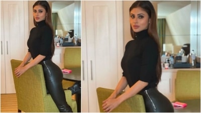 Talking about her hair and makeup, Mouni Roy kept her hair open in sleek centre-parted and completed with bold smokey eyes and nude lips. (Instagram/@imouniroy)