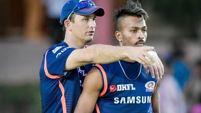 File Photo of Shane Bond and Hardik Pandya (right) during a Mumbai Indians training session. (Twitter)