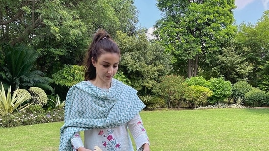 Soha Ali Khan is undoubtedly the queen of kurta palazzo trend in Bollywood and her latest sartorial pictures are enough to back our claim.(Instagram/sakpataudi)