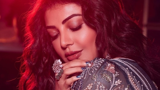 She accessorised her look with a state-of-the-art finger ring and a ravishing statement neckpiece from The Leo Jewels. Wearing a dab of glossy coral lipstick, Kajal amplified the glam quotient with rosy blushed and highlighted cheeks, kohl-lined eyes with brown eyeliner streaks, mascara-laden eyelashes, brown eyeshadow and filled-in eyebrows.(Instagram/kajalaggarwalofficial)