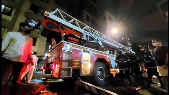 Mumbai Fire Brigade found that the firefighting system of the Khar building was not working. (HT FILE) Mumbai Fire Brigade found that the firefighting system of the Khar building was not working. (HT FILE)