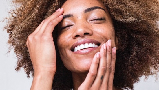 Improves skin: Instead of spending errands on your skincare, try drinking lemon water every day. Since lemon water helps in getting rid of all the toxins from your body, it adds glow to your skin, making it look radiant.(Unsplash)