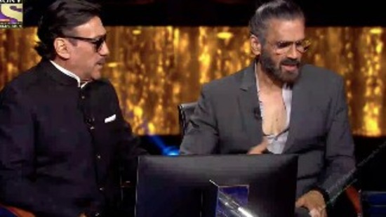Jackie Shroff and Suniel Shetty on Kaun Banega Crorepati 13. Jackie Shroff and Suniel Shetty on Kaun Banega Crorepati 13.