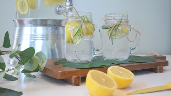 A few drops of lemon in water can do the trick(Unsplash)