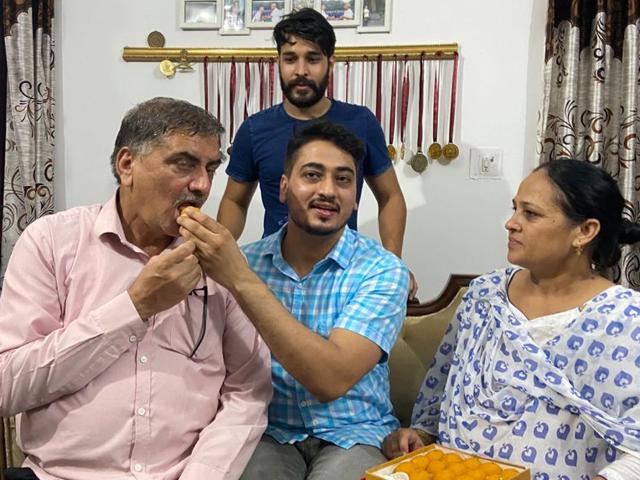 Dr Rajesh Kumar Mohan, 29, celebrating his success with his family. He wishes to join the Indian Police Services. (HT Photo) Dr Rajesh Kumar Mohan, 29, celebrating his success with his family. He wishes to join the Indian Police Services. (HT Photo)