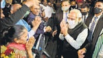 Prime Minister Narendra Modi receives a warm welcome by the Indian-Americans on his arrival, in New York on Friday. (ANI) Prime Minister Narendra Modi receives a warm welcome by the Indian-Americans on his arrival, in New York on Friday. (ANI)