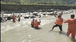 SDRF personnel rescuing the five stranded people from an island in Bhagirathi River on Saturday. (HT PHOTO.)