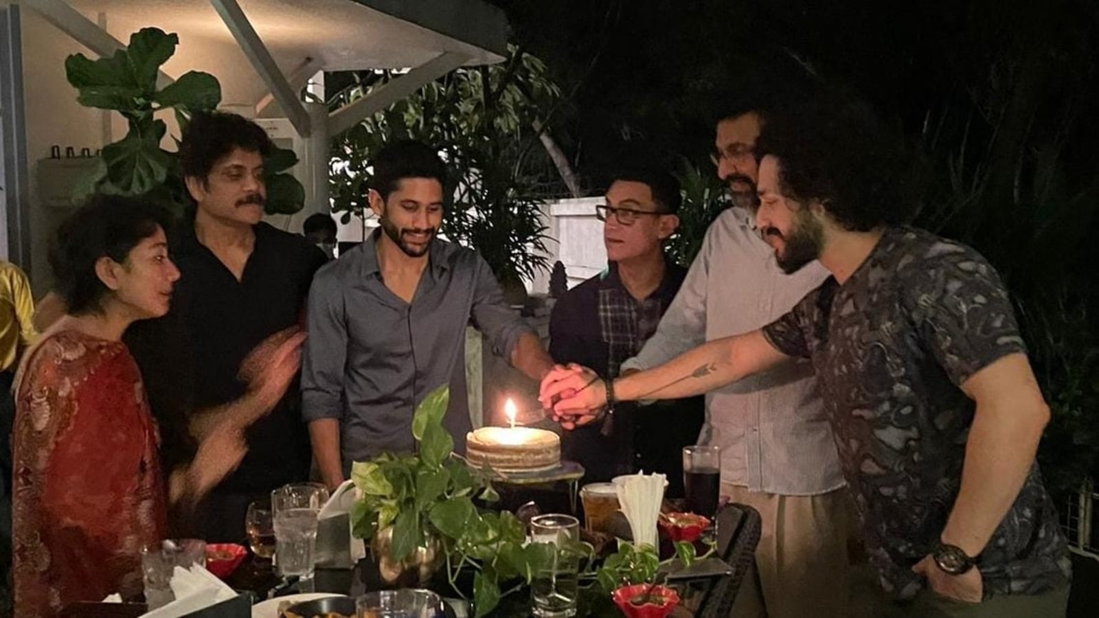 Samantha Akkineni is missing as Nagarjuna, Chaitanya Akkineni host Aamir Khan at dinner. See pic