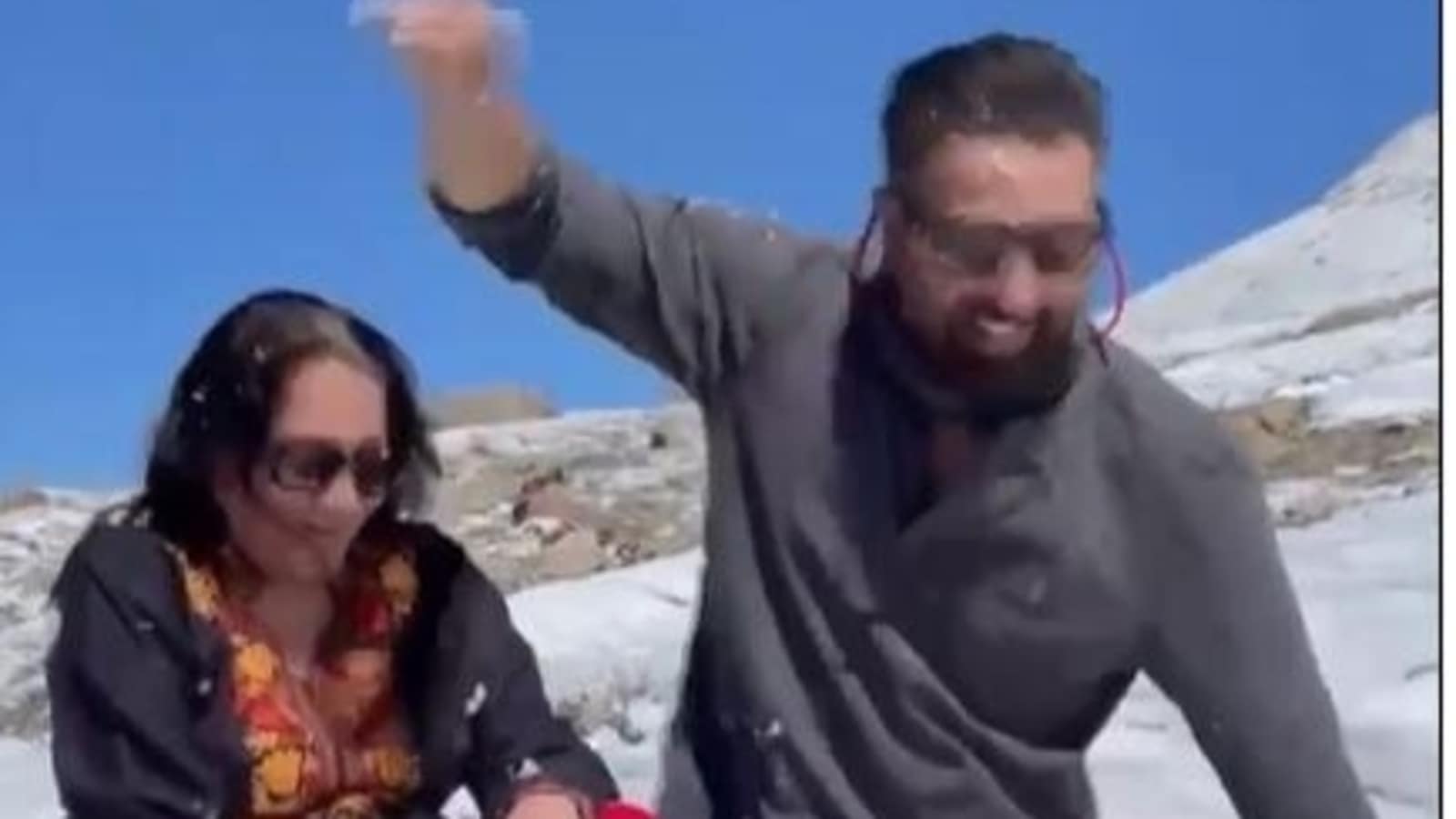 Sunny Deol Xx Local Video - Sunny Deol plays with mom Prakash Kaur on snow-filled hills, watch video  from their cute vacation | Bollywood - Hindustan Times