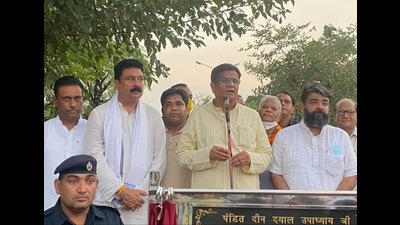 Haryana BJP president Om Prakash Dhankar addressing people in Ambala on Saturday. (HT Photo)