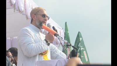 Asaduddin Owaisi, AIMIM chief, addressing a public meeting in Prayagraj on Saturday. (Anil Kumar Maurya/HT) Asaduddin Owaisi, AIMIM chief, addressing a public meeting in Prayagraj on Saturday. (Anil Kumar Maurya/HT)