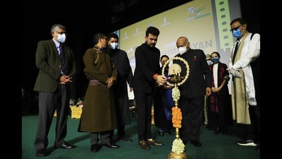 I&B minister Anurag Thaur inaugurating the first Himalayan film festival in Leh. (HT PHOTO)
