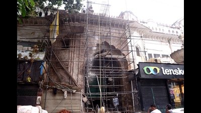 The 173-year-old gate of Lucknow’s Sibtainabad Imambada that collapsed last year during lockdown has been reconstructed in record 90 days (Deepak Gupta/ht photo) The 173-year-old gate of Lucknow’s Sibtainabad Imambada that collapsed last year during lockdown has been reconstructed in record 90 days (Deepak Gupta/ht photo)
