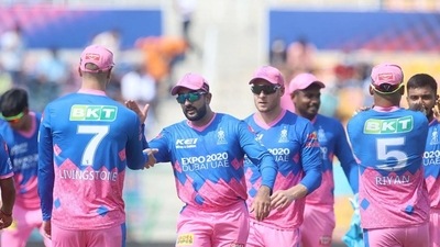 Rajasthan Royals celebrate quick wickets in early overs. (IPL)