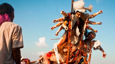 Participate in Visarjan: The last day of the festival, Dashami, is the day Maa Durga's idol is immersed in water and devotees bid goodbye to the Goddess. One of the most popular immersion points is Babu Ghat, near Eden Garden. (Instagram/@reteshgondal)