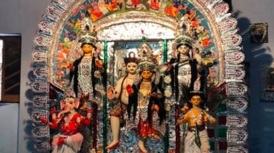 Experience Bonedi Bari Puja: Bonedi Bari Durga Puja of Kolkata is the traditional household Pujas of Kolkata. Instead of visiting pandals, you can visit old houses that are known for hosting Durga Puja since the long lost era. (Instagram/@calcuttaheritagecollective)