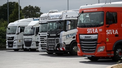 Lorries at an HGV parking, at Cobham services on the M25 motorway, Cobham, Britain, August 31, 2021. REUTERS/Peter Cziborra/File Photo (REUTERS)
