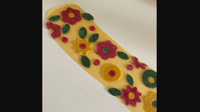 The image shows the colourful pasta dough. (Instagram/@erdbeertorten)