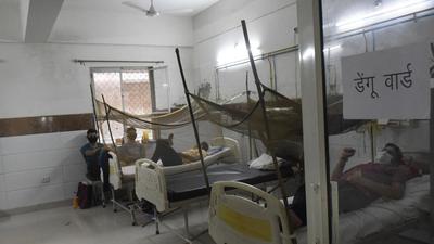 Dengue patients admitted in the dengue ward at the Combined District Hospital in Sanjay Nagar in Ghaziabad. (Sakib Ali/HT photo) Dengue patients admitted in the dengue ward at the Combined District Hospital in Sanjay Nagar in Ghaziabad. (Sakib Ali/HT photo)