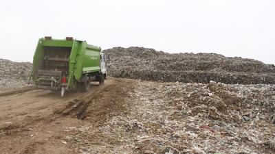 An MoU for setting up the WTE plant at the Bandhwari landfill was signed in August 2017 by Ecogreen, the Haryana government, MCG, Municipal Corporation of Faridabad, and the directorate of Urban Local Bodies. (HT Archive) An MoU for setting up the WTE plant at the Bandhwari landfill was signed in August 2017 by Ecogreen, the Haryana government, MCG, Municipal Corporation of Faridabad, and the directorate of Urban Local Bodies. (HT Archive)