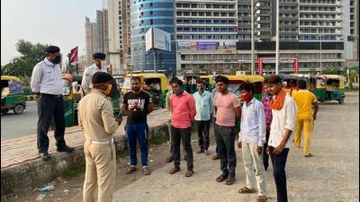A police officer sensitising autorickshaw drivers about the need to follow traffic rules in Noida on Friday (Sourced) A police officer sensitising autorickshaw drivers about the need to follow traffic rules in Noida on Friday (Sourced)