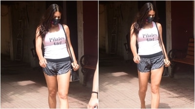 Sara rounded up her workout look with black flip flops and a black face mask with her initials, 'SAK' embroidered on it. She left her tresses open in a middle parting with the gym look. (HT Photo/Varinder Chawla)