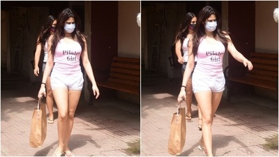 Today, Janhvi chose a blush pink tank top for her Pilates routine. It featured the words 'Pilates Girl' on the front in black. She teamed the top with a white sports bra and matching shorts. (HT Photo/Varinder Chawla)