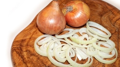 Rich in prebiotic inulin and fructooligosaccharides, onions boost the number of good bacteria in your gut and improve immune function, according to health studies. (Pixabay) Rich in prebiotic inulin and fructooligosaccharides, onions boost the number of good bacteria in your gut and improve immune function, according to health studies. (Pixabay)