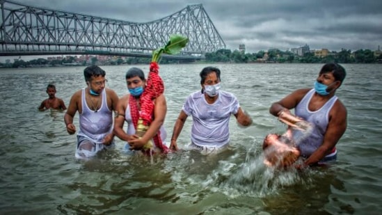 Attend Kola Bou Bath: Kola Bou is believed to be Lord Ganesha's wife. In this ritual, a banana plant is given a ceremonial bath on the banks of the Ganges River in Kolkata during the seventh day of Durga Puja.(Instagram/@rupadasmajumdar)