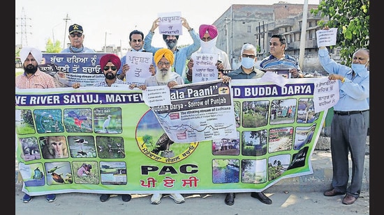 Members of different NGOs, under the banner of the ‘Public Action Committee’, staged a protest at the main Haibowal Bridge in Ludhiana on Saturday. (Harsimar Pal Singh/HT)