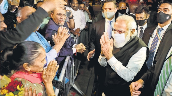 Prime Minister Narendra Modi receives a warm welcome by the Indian-Americans on his arrival, in New York on Friday. (ANI) Prime Minister Narendra Modi receives a warm welcome by the Indian-Americans on his arrival, in New York on Friday. (ANI)