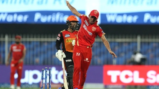 Just when Saha and Holder began building a partnership, including scoring 16 runs off an over, SRH's chances were dented further when confusion between the two led to Saha being run-out on 31.(BCCI/IPL)